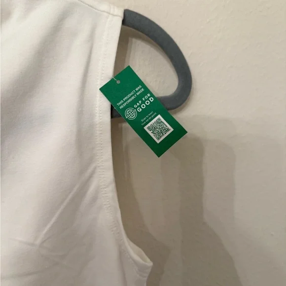 GAP White Sleeveless cropped tan funnel neck - Picture 3 of 5